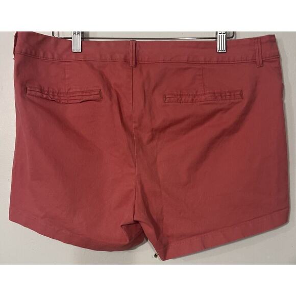 EUC Old Navy womens pink Pixie flat front 3.5" inseam chino shorts - size 14 - Picture 3 of 4